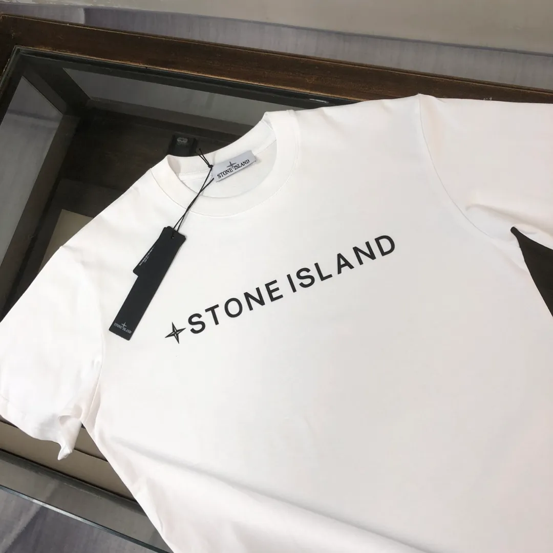 P180 Stone Island 2025 latest T-shirt, couple style ~ original order, fashionable and casual short T-shirt, three-dimensional logo letter logo silicone printing technology on the chest! Specially supplied with customized cotton fabrics ~ Cotton T-shirts ~ Pre-washed to prevent deformation and shrinkage, making the upper body more comfortable and breathable ~ All available from stock ~ Unique design style, trendy must-have item, complete with three standards 👍 Color: black/white/dark gray/brown Size: S M L XL (larger version, please indicate your height and weight when placing an order)